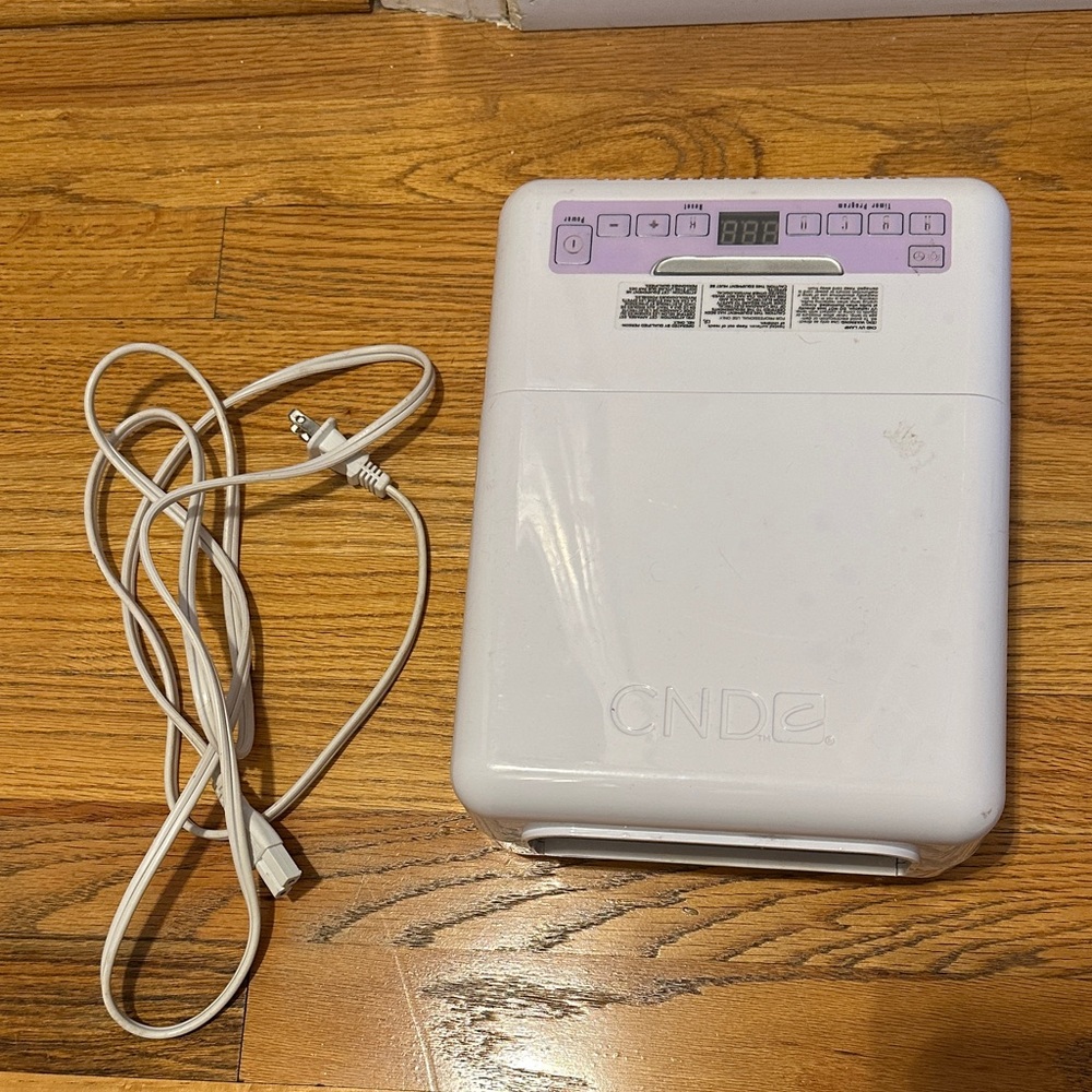Cnd 08200 36-Watt Uv Lamp, A Professional Nail Art Tool Used For Curing Gel Nail